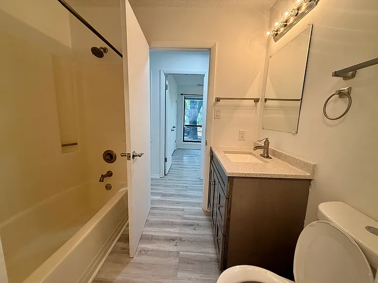 1882 Tryon Dr #4 — Photo 12