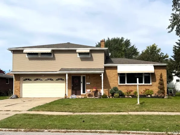 138 N Creek Dr, Cheektowaga, NY 14225