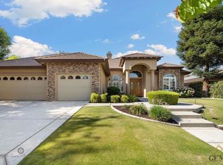 11203 Hartland St, Bakersfield, CA