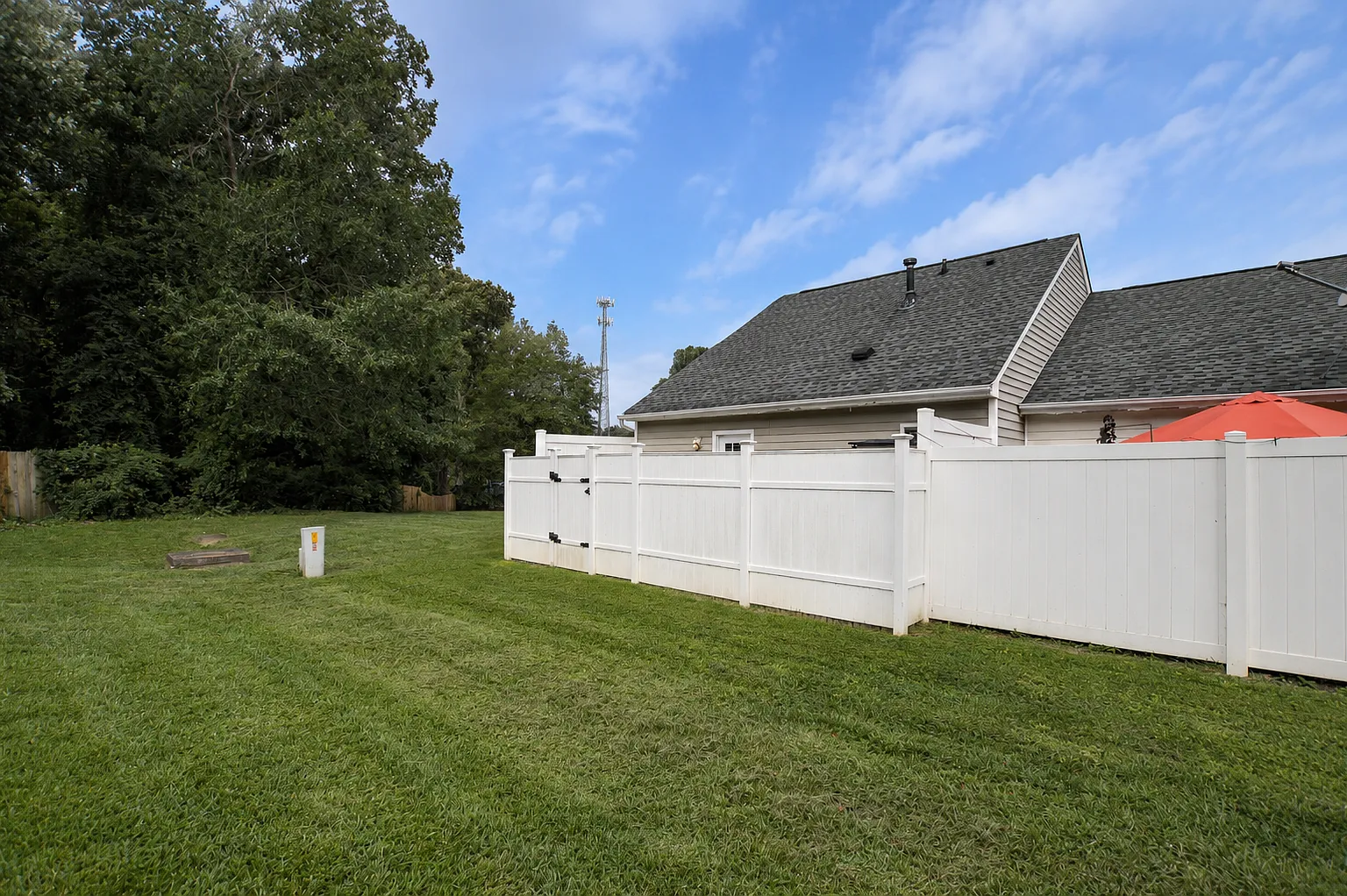 3 bed, 1144 sqft, $2,000 — Photo 3