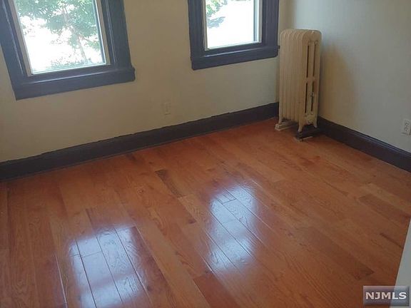 3rd image of 211 Lincoln Pl