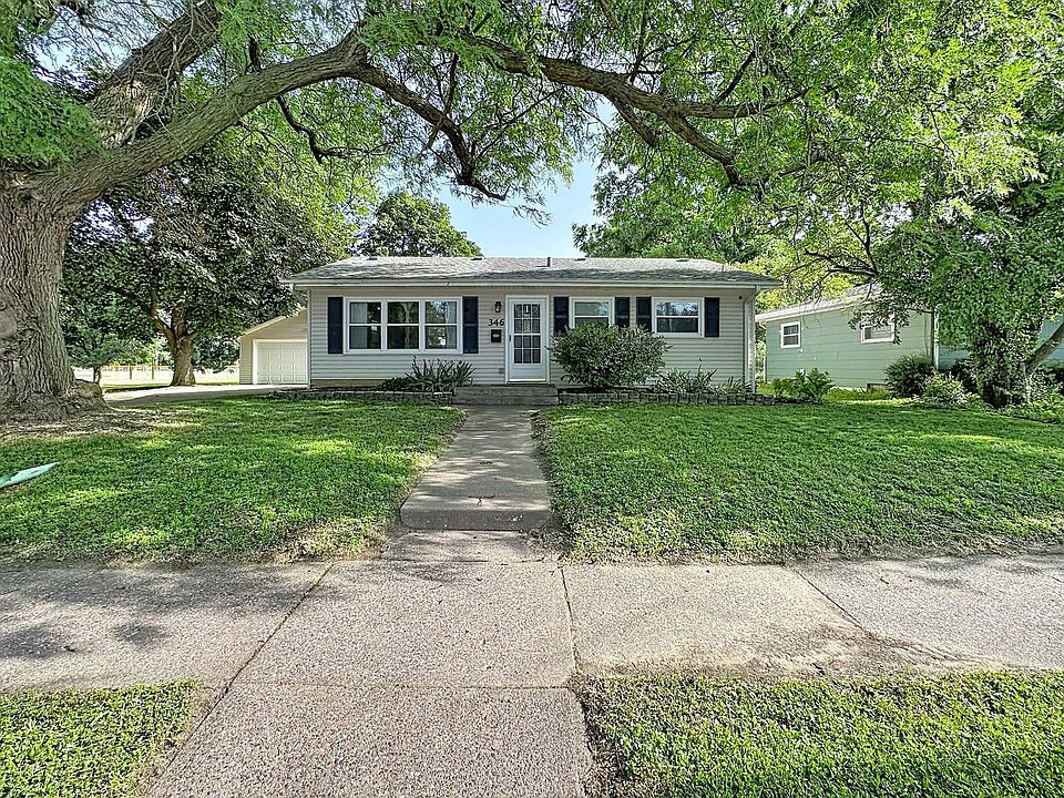 1st image of 346 W 32nd St
