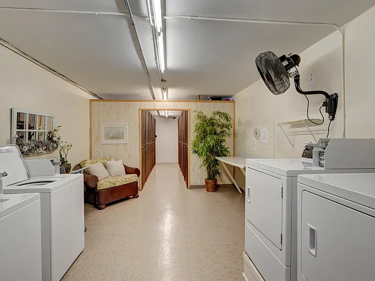 2901 Victoria Cir #H4 — Photo 23