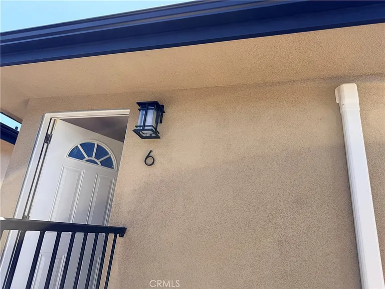 988 Valencia St #6 — Photo 40