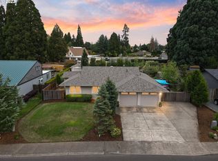 962 NE 6th Dr, Hillsboro, OR 97124