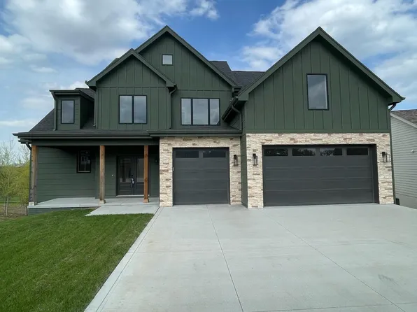 1782 Lake Ridge Dr, Plattsmouth, NE 68048