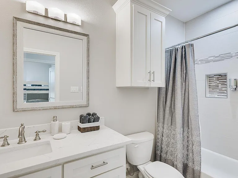 8206 Chesham Dr — Photo 32