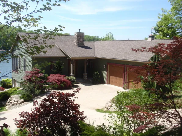 4681 Lakefront Dr, Delton, MI 49046