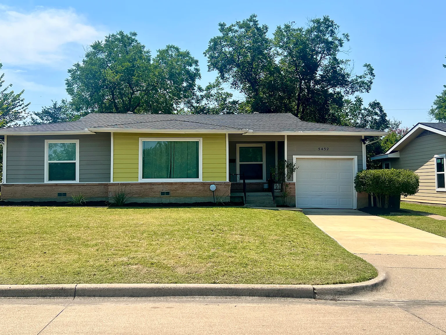 3 bed, 1239 sqft, $1,850 — Photo 1