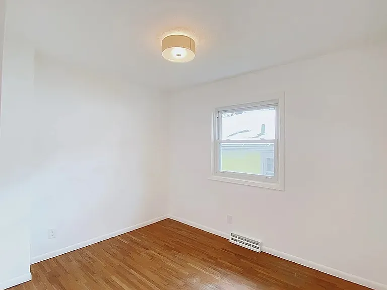 3044 Buchanan St NE — Photo 12