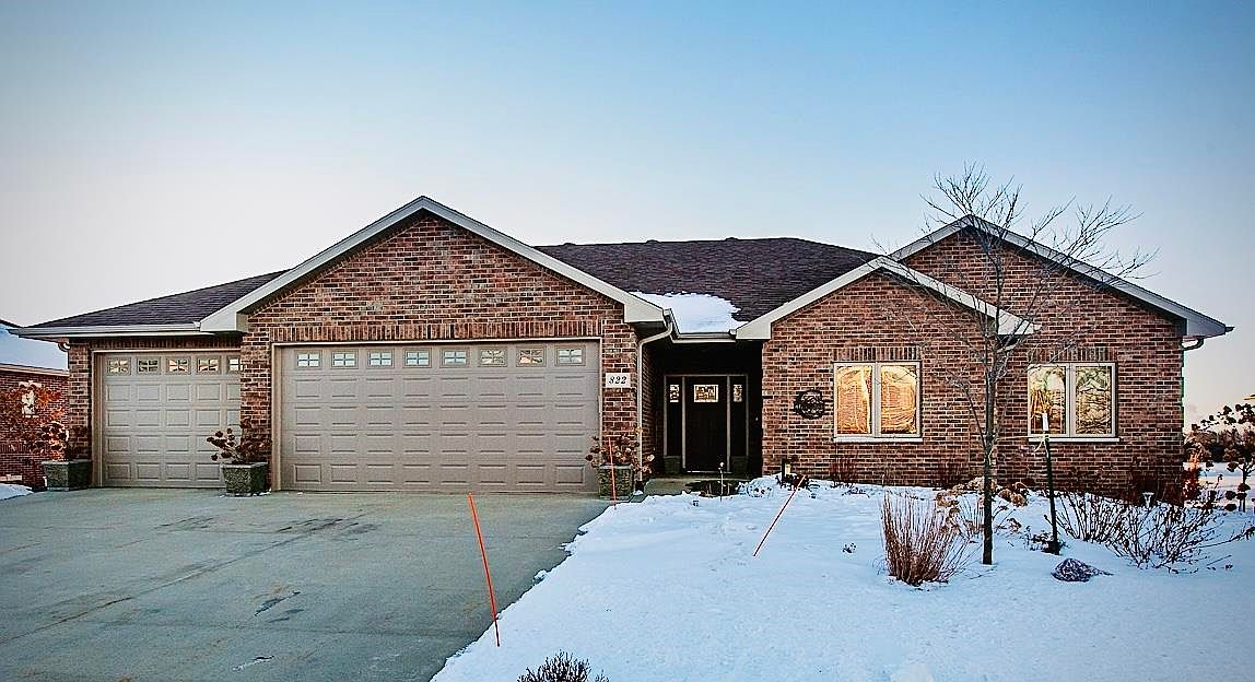 822 7th St SW, Dyersville, IA 52040 Zillow