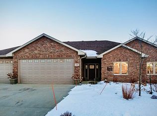 822 7th St SW, Dyersville, IA 52040