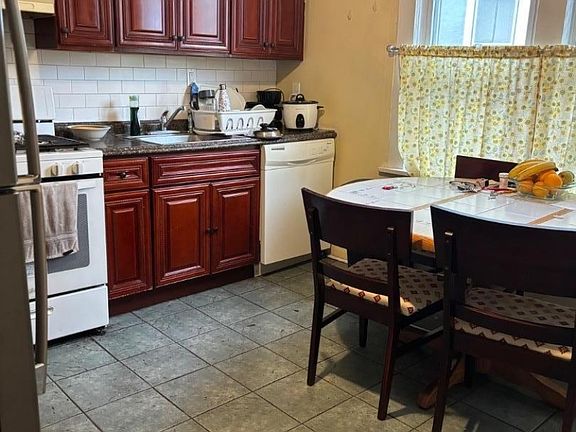 2nd image of 9 Cottage Ln