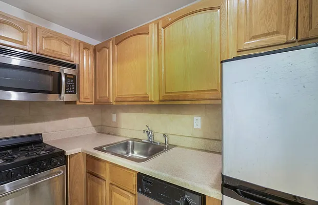 Rented by Bryan L Rozencwaig, LREB | media 31