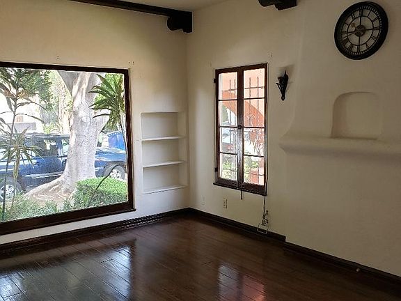 3rd image of 848 N Sweetzer Ave APT 1