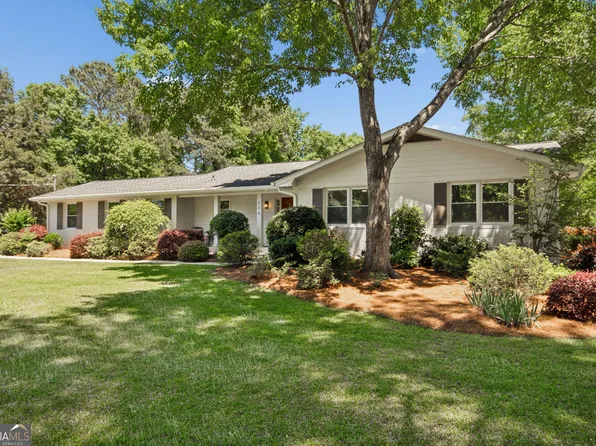 230 Chateau Dr, Fayetteville, GA 30214