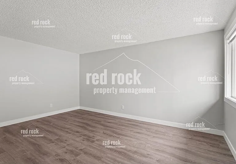 2424 E Diamond Ave #1 — Photo 4