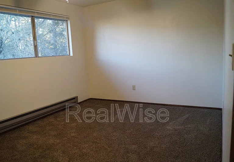 1007 NW C St #B — Photo 10