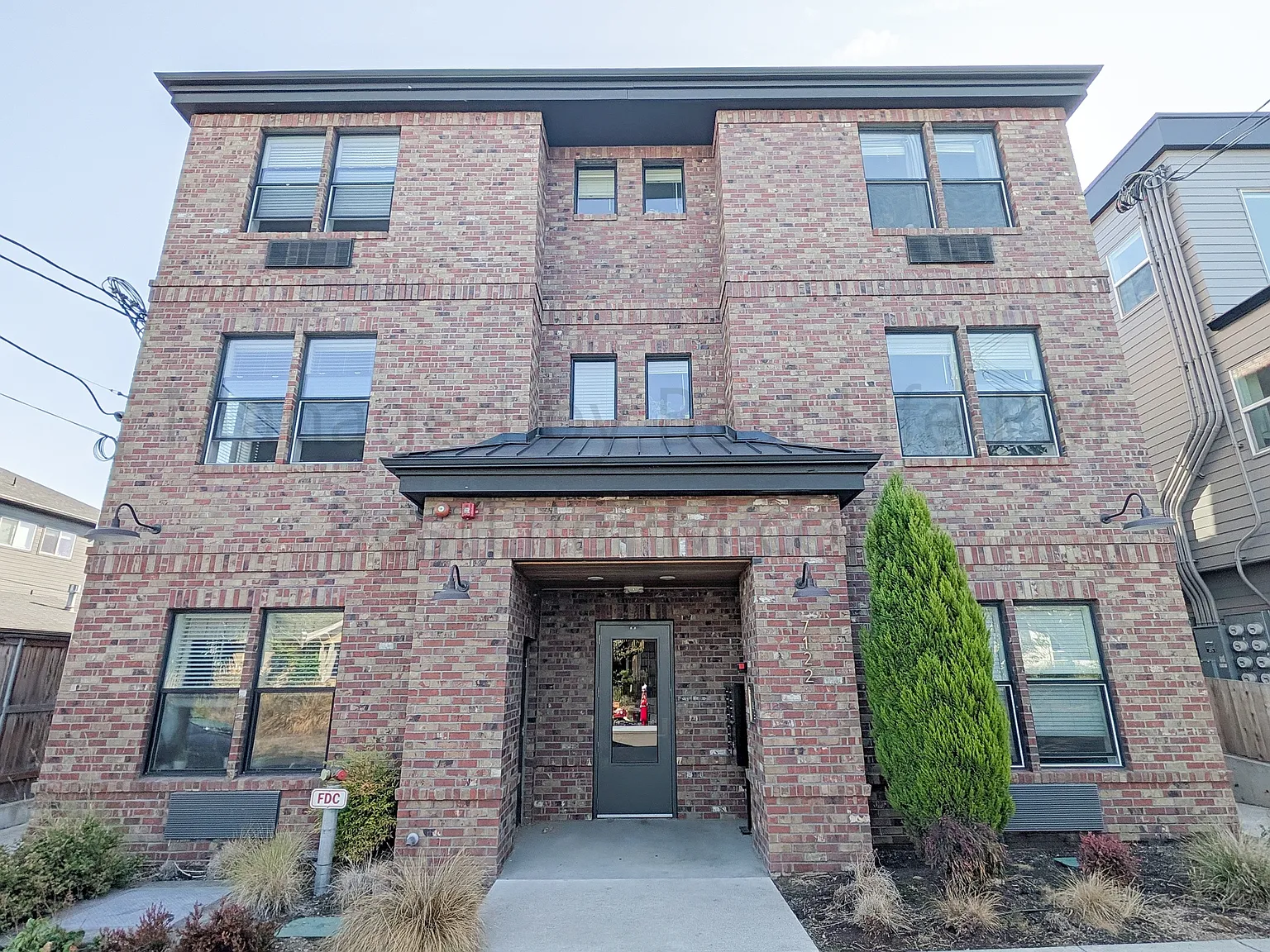 7122 North Greenwich Avenue - Zavier Apts (10049) - 5 — Photo 1