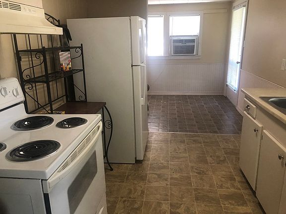 4th image of 302 E Smith St