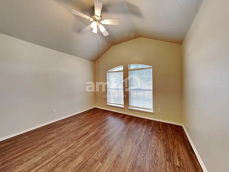 3213 Scenic Glen Dr — Photo 15