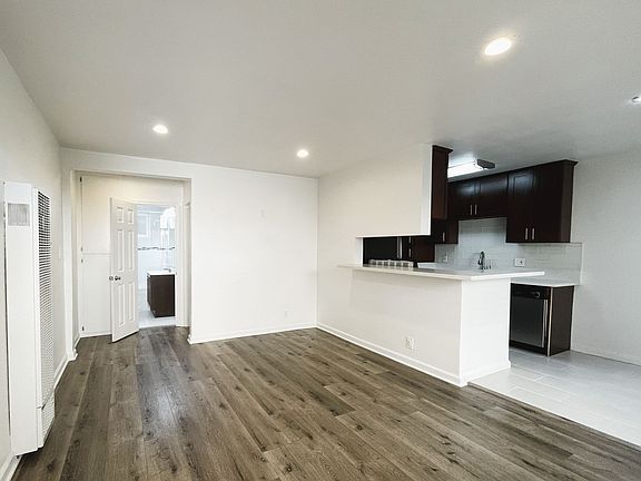3rd image of 1215 Granville Ave #12906