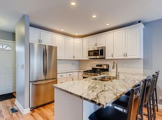 486 Nicole Dr APT B, Bartlett, IL 60103