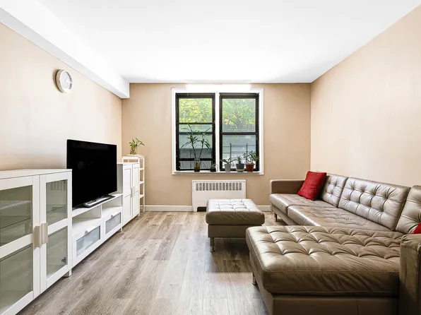 96-09 67th Avenue image 8 of 24