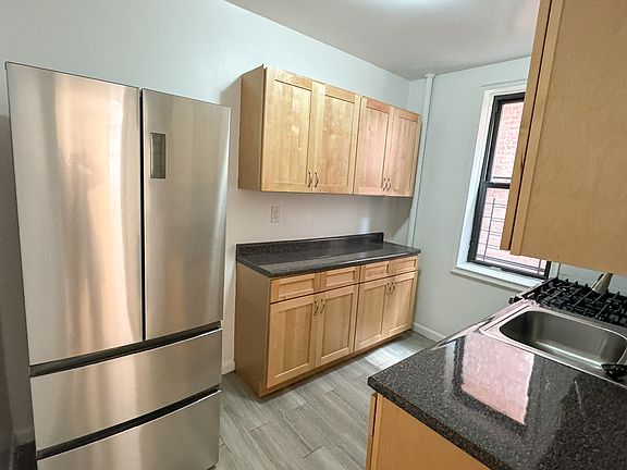 4th image of 3439 Knox Pl APT 3A