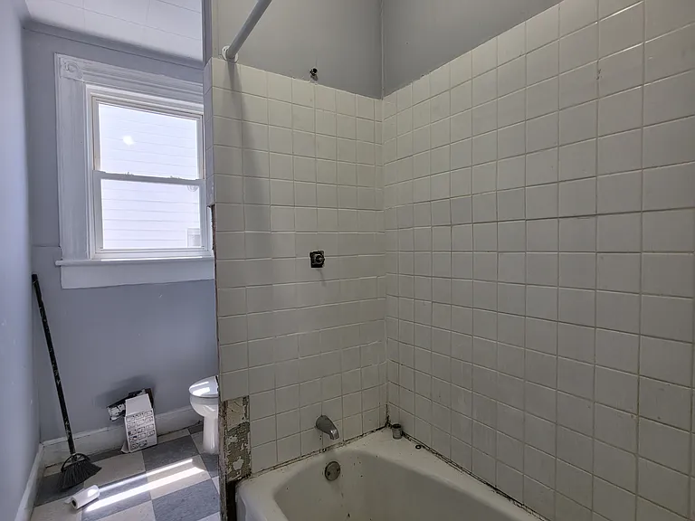 96 Brown Pl #A — Photo 13
