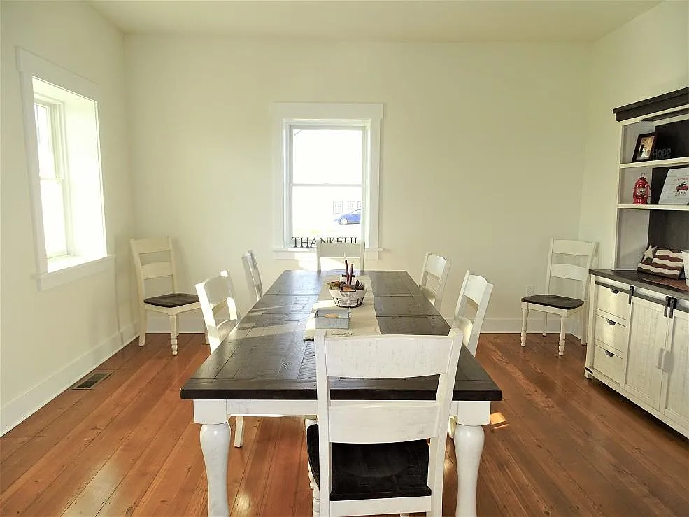 3 bed, 2.5 bath, 2942 sqft, $2,395 — Photo 4