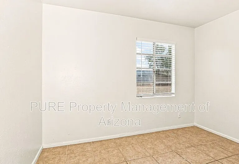 1251 E Rose Ln — Photo 12