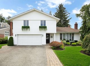 10 Montclair Rd, Plainview, NY 11803