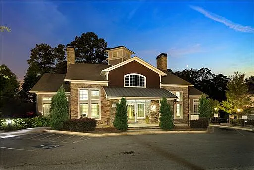 Anderson at Clairmont — Photo 2