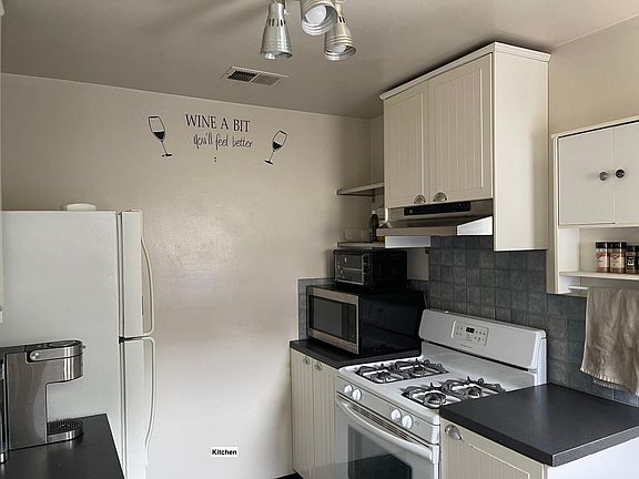 5th image of 409 Hannah St