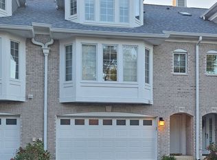 982 N Glenview Ct, Palatine, IL 60067