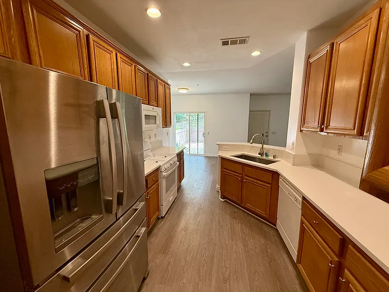 1384 Ashton Park Ln — Photo 2