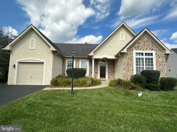 2302 Higgins Cir, Downingtown, PA 19335