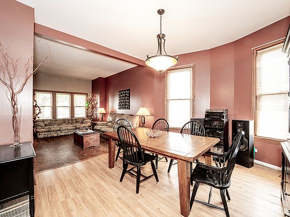 5th image of 2515 W Medill Ave