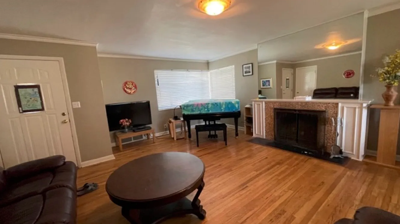 4 bed, 2800 sqft, $3,100 — Photo 3