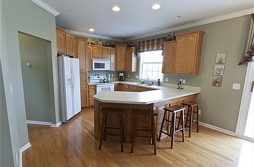 4th image of 516 E Buteo Dr
