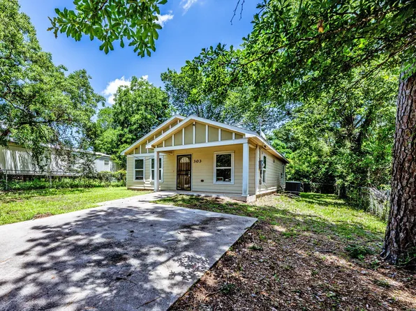 303 Sowell Dr, Huntsville, TX 77320