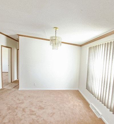 4th image of 599 Honey Locust Ln
