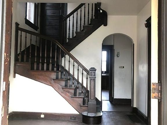 2nd image of 1818 Clarion Ave