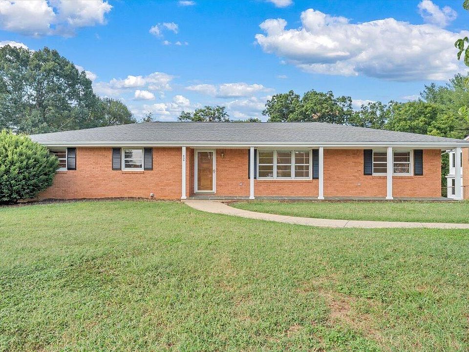 1st image of 830 Dexter Rd
