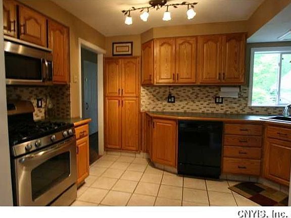 4th image of 102 Churchill Ln