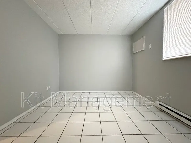 Charming 1-Bed in Toledo Cozy 570 sq ft with Shared Laundry for Just $675 — Photo 2