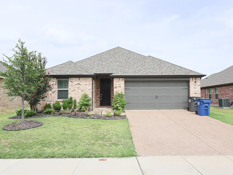 4012 Mockingbird Ln — Photo 1