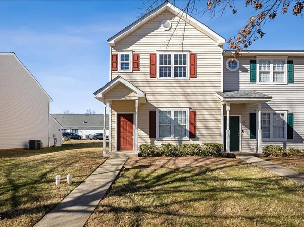 317 Commons Dr, Holly Springs, NC 27540