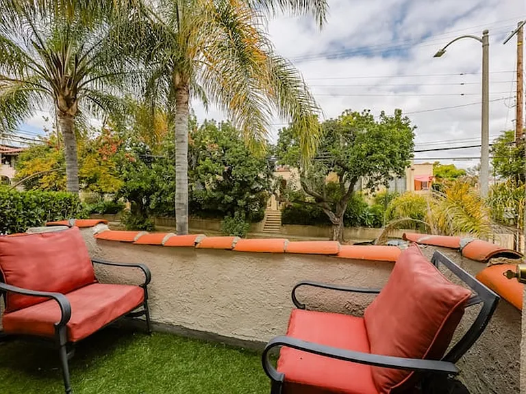 1203 S Rimpau Blvd — Photo 10
